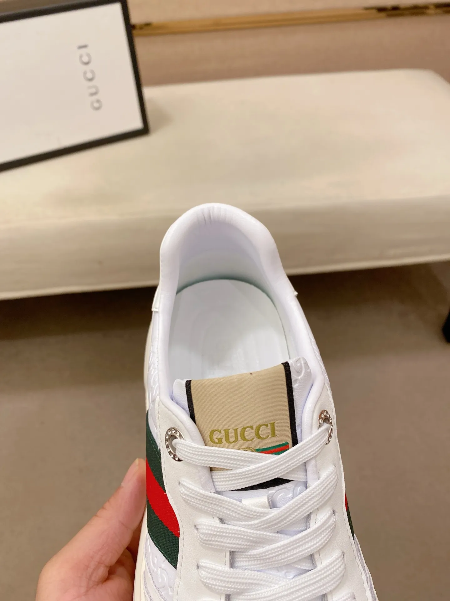 Men's shoes💰 420💰The new GUCCI (Gucci) counters are launched simultaneously. The new men's shoes, 😘fabrics are selected from imported cowhide, and the lining is sheepskin lining. 👍🏿 High-end ☄️ air-cushion molded anti-slip rubber outsole, exquisite lines, simple and elegant, comfortable and high-end for leisure travel. Code number: 38 to 44 (45 can be customized and cannot be returned or exchanged)